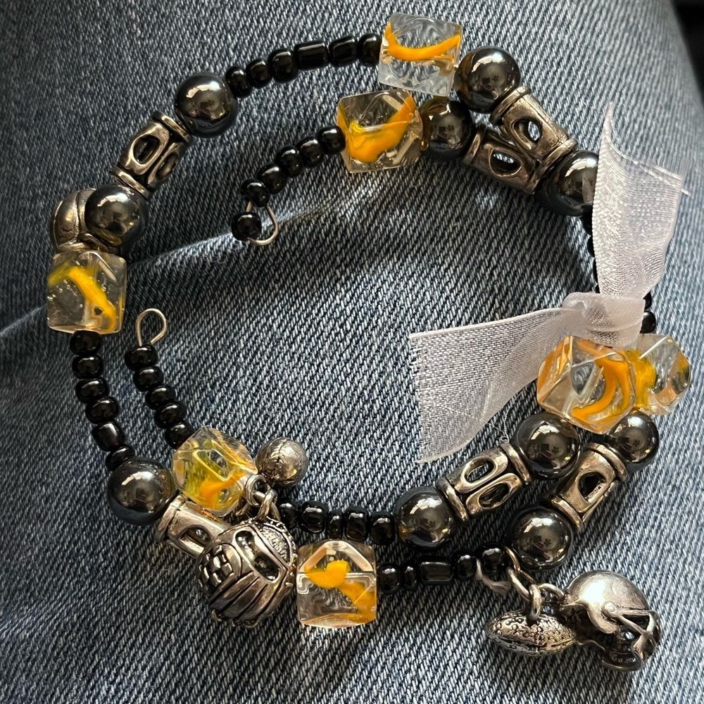 Sports fan black and yellow beaded wrap charm bracelet